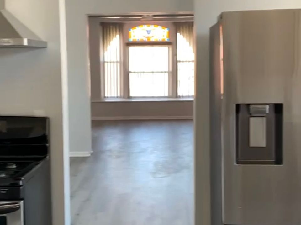 1st image of 1147 W Grand Ave #4F