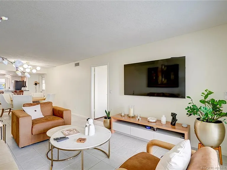 10 NE Plantation Rd #101 — Photo 24