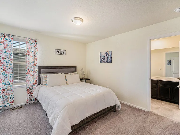 9707 Bennett Peak St — Photo 15