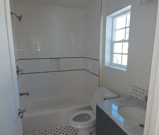 10832 Odell Ave — Photo 7