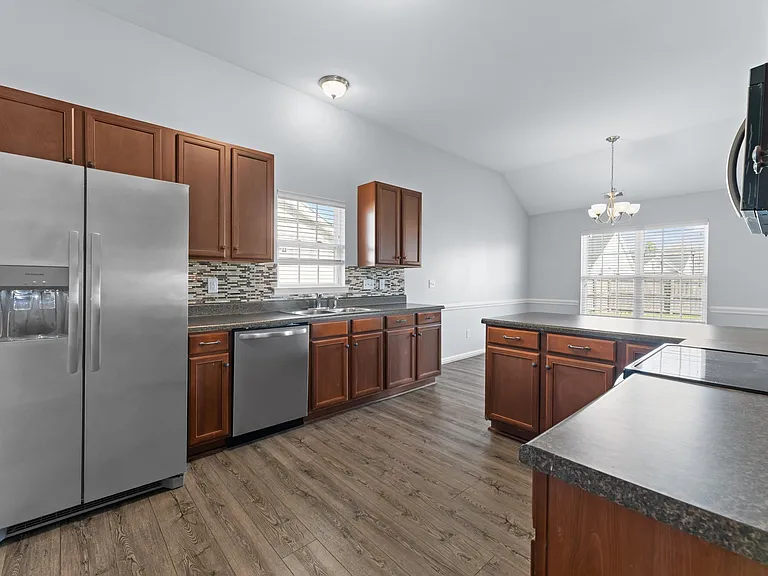 205 Lynden Ln — Photo 33