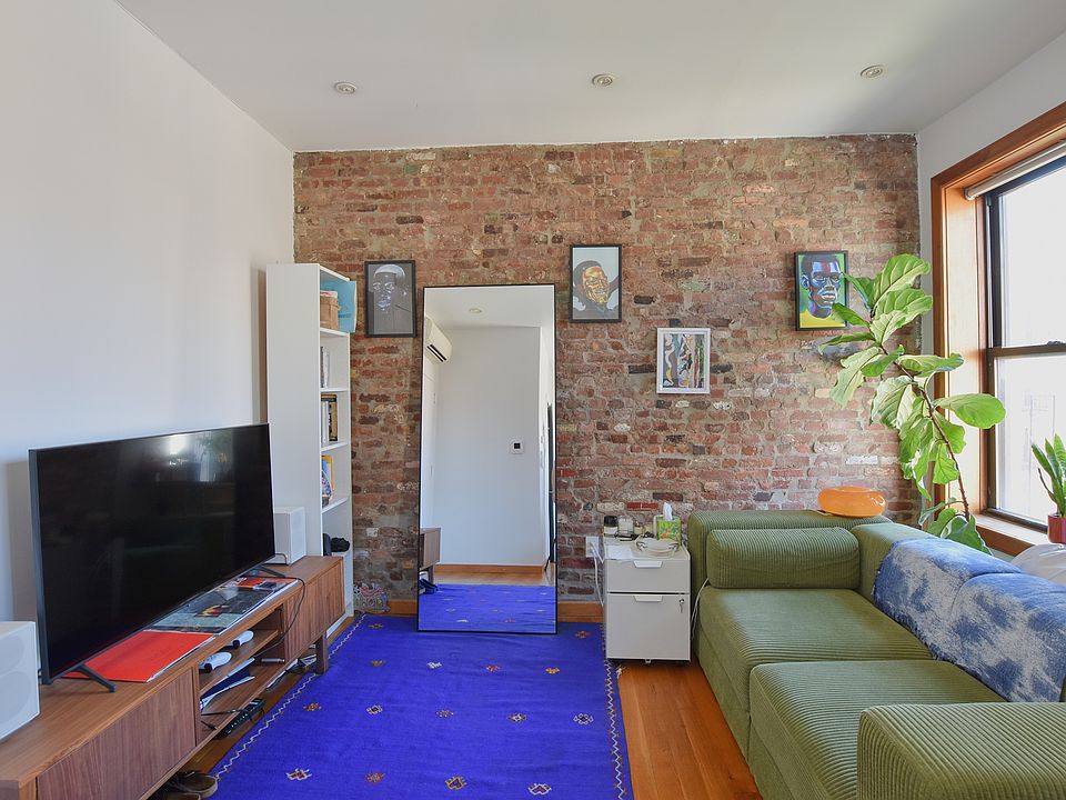 1st image of 72 Thompson St