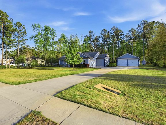 3rd image of 191 Parkside Cir