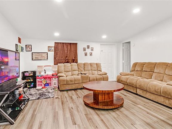 4th image of 2556 Zoysia Ln