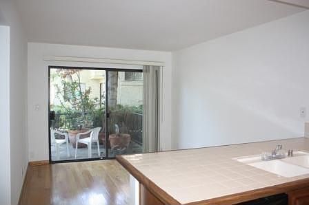 Eat-in kitchen w/ view