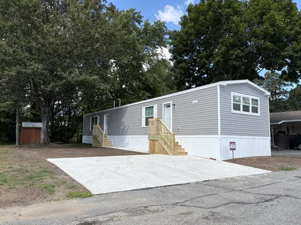 270 Littleton Rd Trailer 53, Chelmsford, MA 01824
