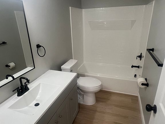 4th image of 520 Eagle St #4