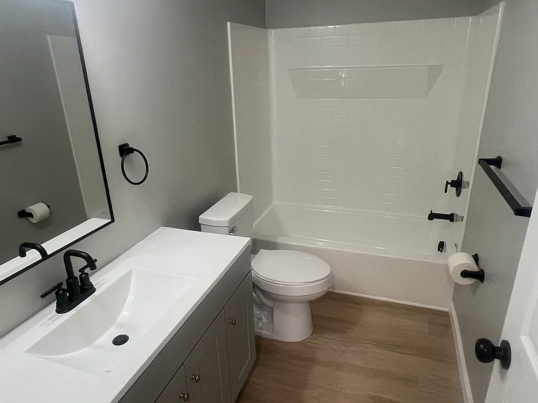 520 Eagle St #4 — Photo 4