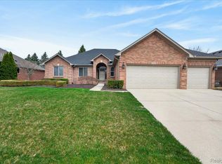 20196 Huron Dr, Clinton Township, MI