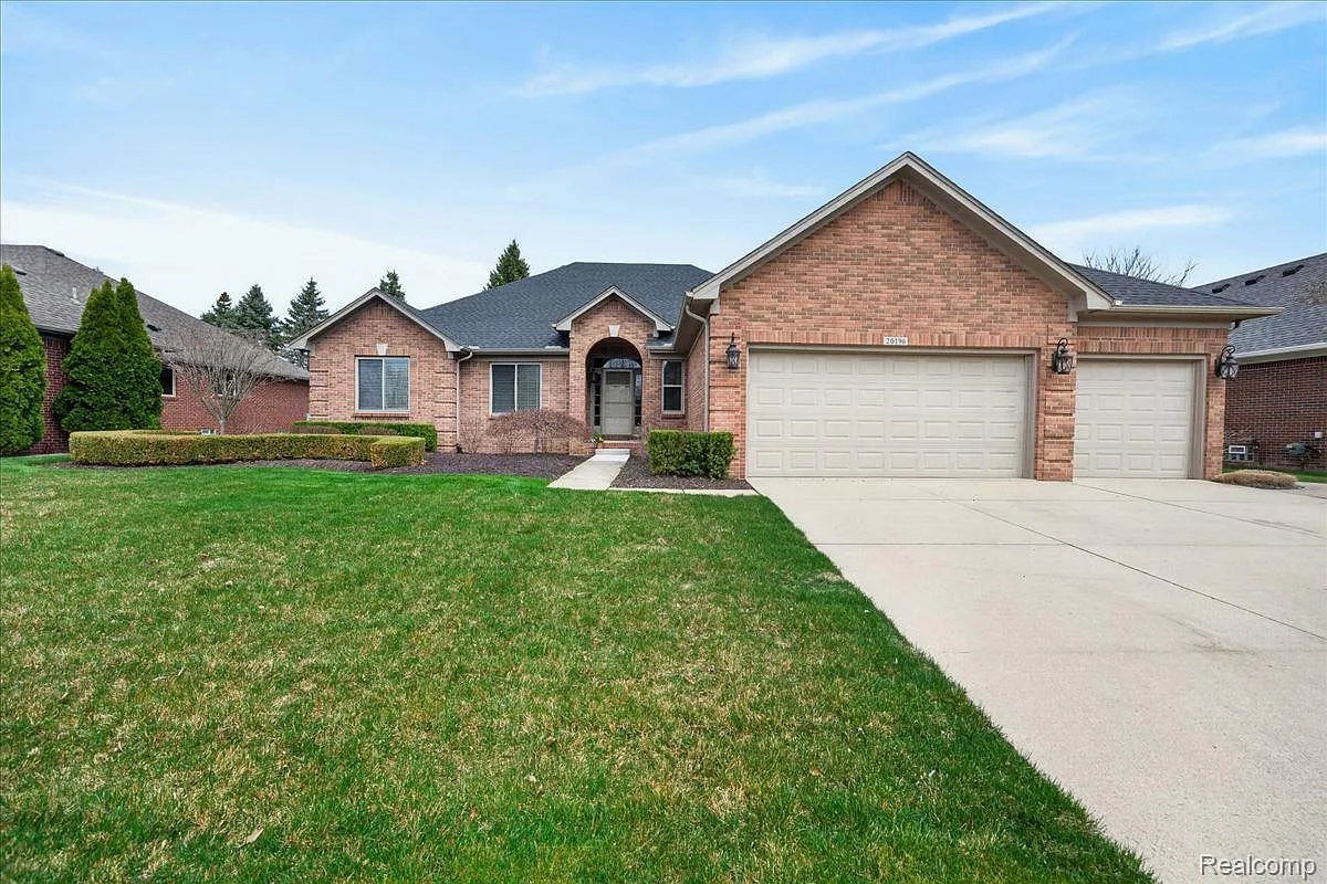 20196 Huron Dr photo 1