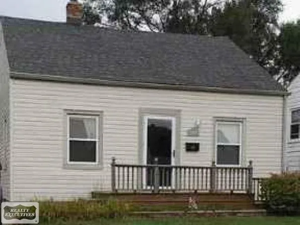 8083 Kaltz St, Center Line, MI 48015