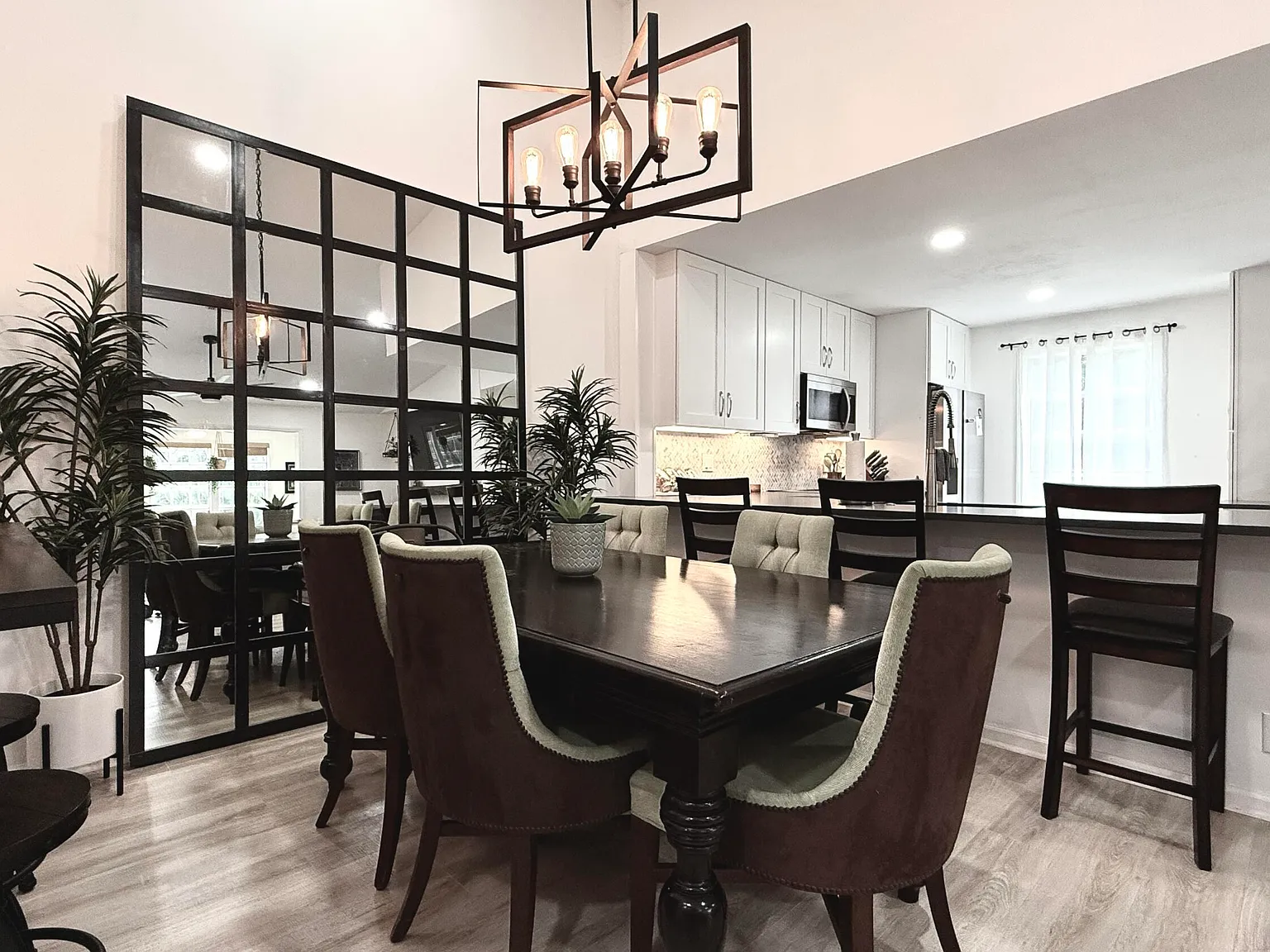 2 bed, 2.0 bath, 1323 sqft, $4,000 — Photo 4