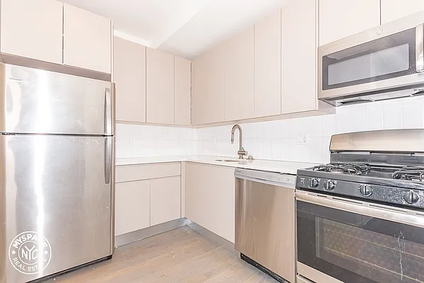 Rented by MySpaceNYC | media 28