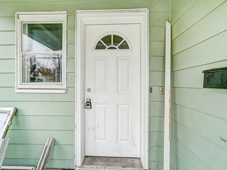870 Rockdale Ave — Photo 4
