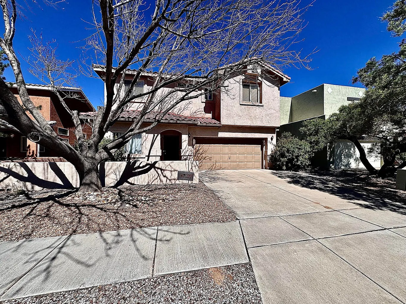 4 bed, 2349 sqft, $2,500 — Photo 2