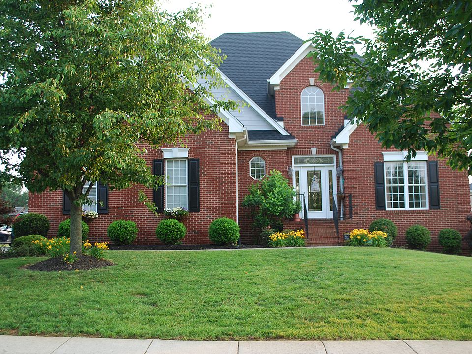 Cul-de-sac curb appeal!