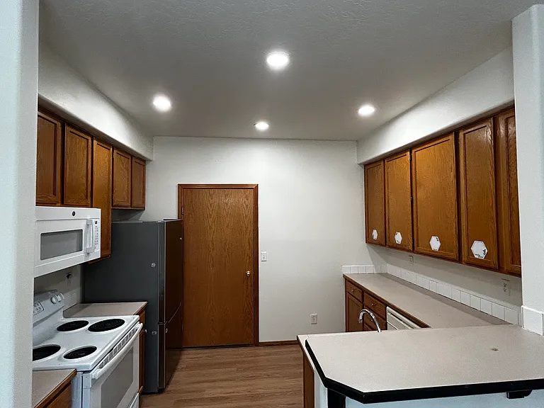 614 S 41st Ct — Photo 6