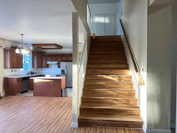 5th image of 39505 Hawthorne St