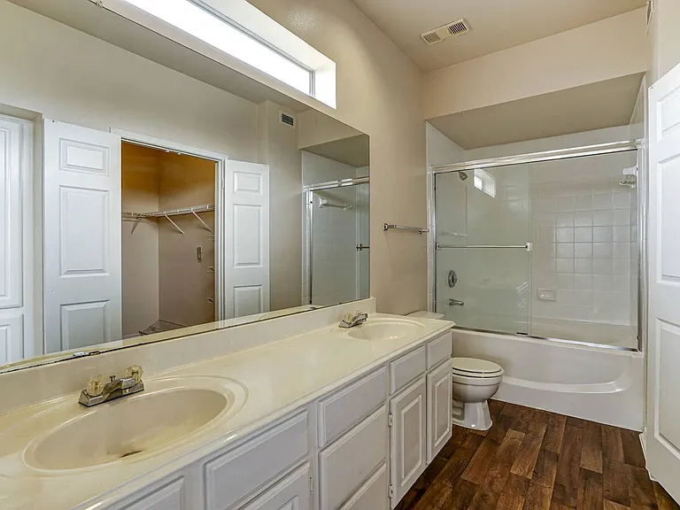 Turnberry Isle Apartment Homes — Photo 10