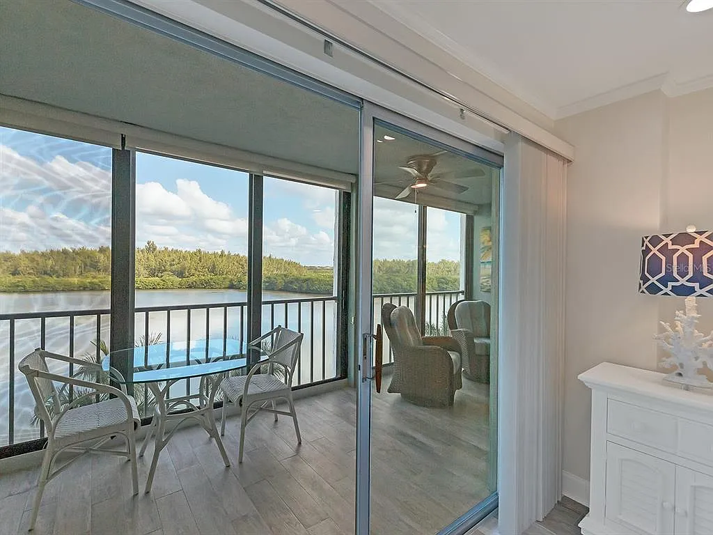 2 bed, 2.0 bath, 1380 sqft, $5,000 — Photo 4