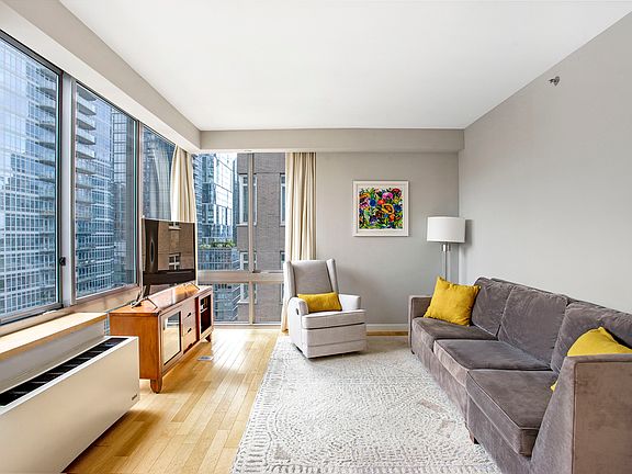 3rd image of 225 W 60th St APT 12B