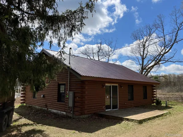 11209 White Lake Rd, Fenton, MI 48430