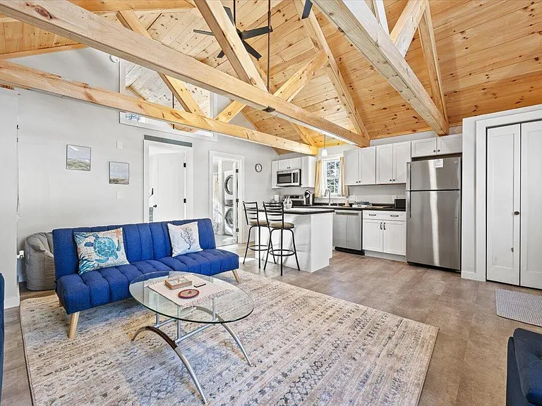 6 Decary Rd — Photo 3