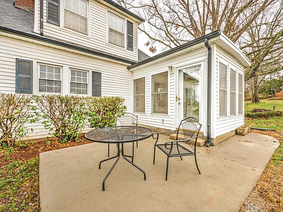 3rd image of 9632 Bluegrass Rd