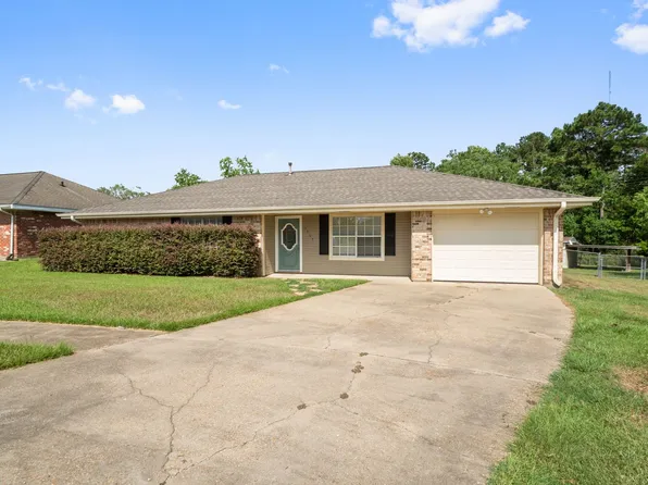 1904 Cotton Wood St, Deridder, LA 70634