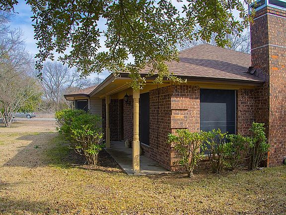 4th image of 4975 Pecan Place Dr
