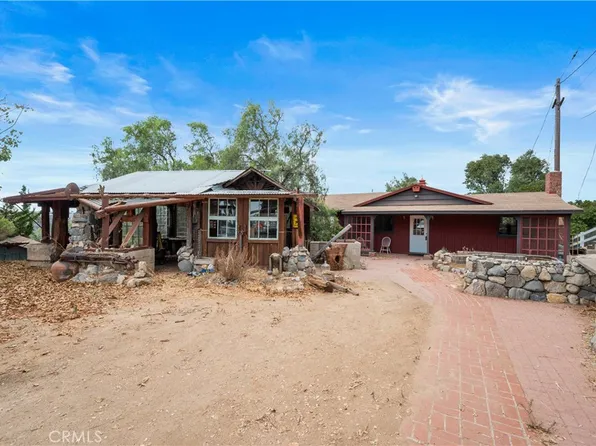 1054 Hughes Ln, Fallbrook, CA 92028