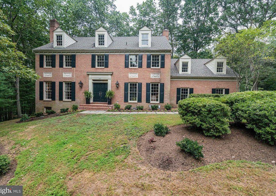 1st image of 1111 Laurelwood Dr