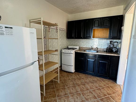 2nd image of 715 Church Ln #H4
