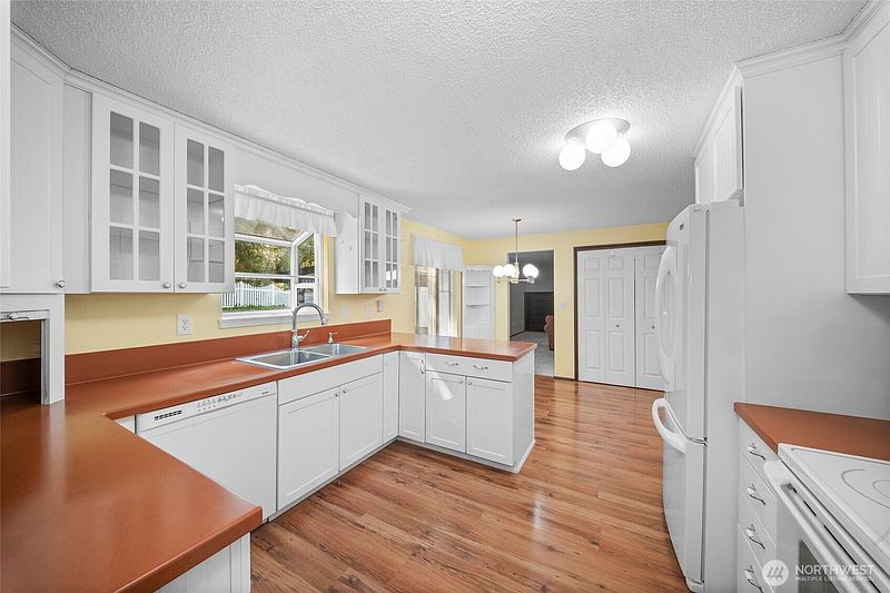 5th image of 8573 Conifer Court SE