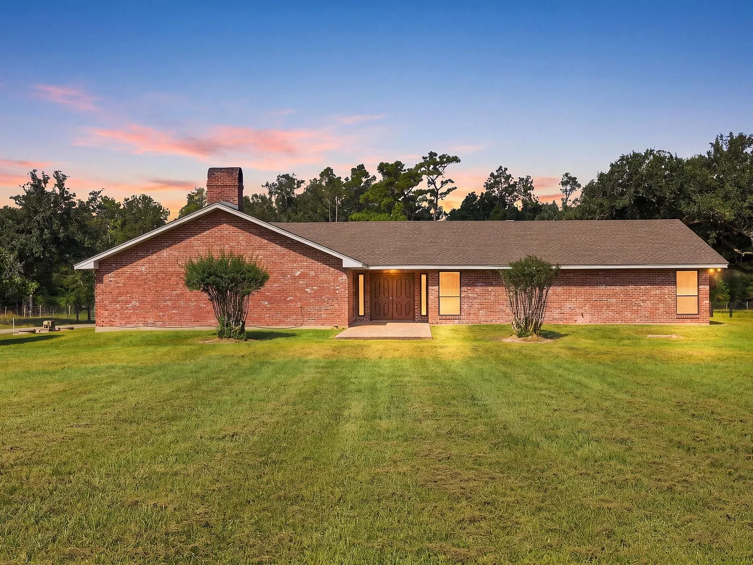 3 bed, 2.5 bath, 3297 sqft, $3,000 — Photo 2