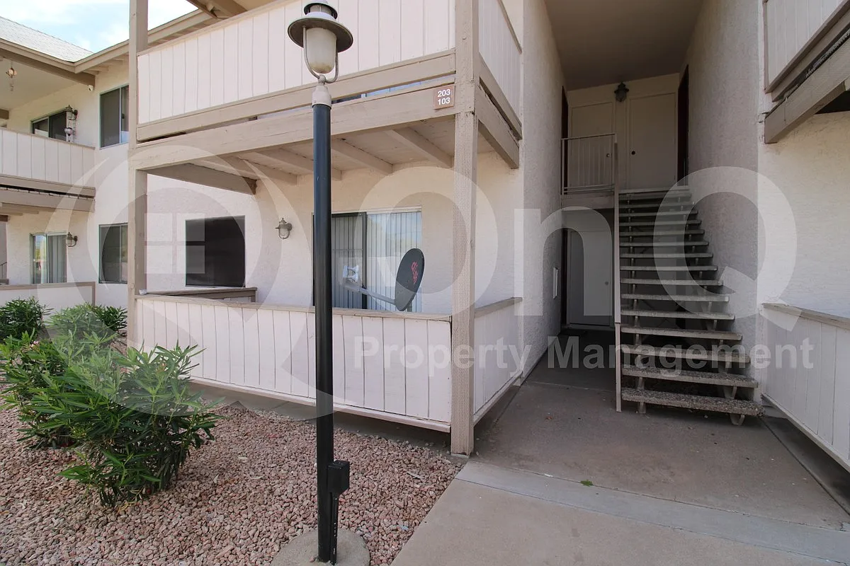 2 bed, 2.0 bath, 779 sqft, $1,350 — Photo 3