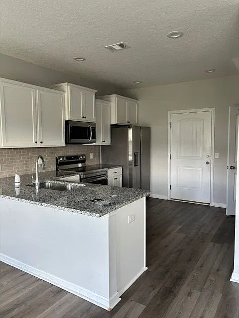 4 bed, 2.5 bath, $2,200 — Photo 2