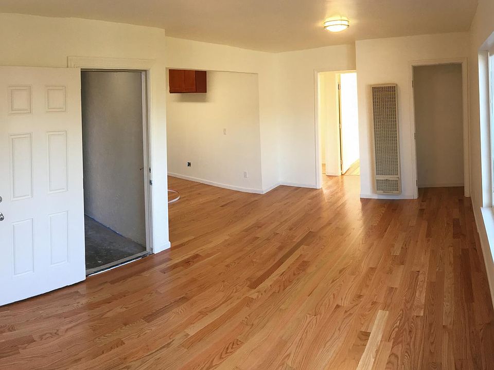 Living room/ kitchen