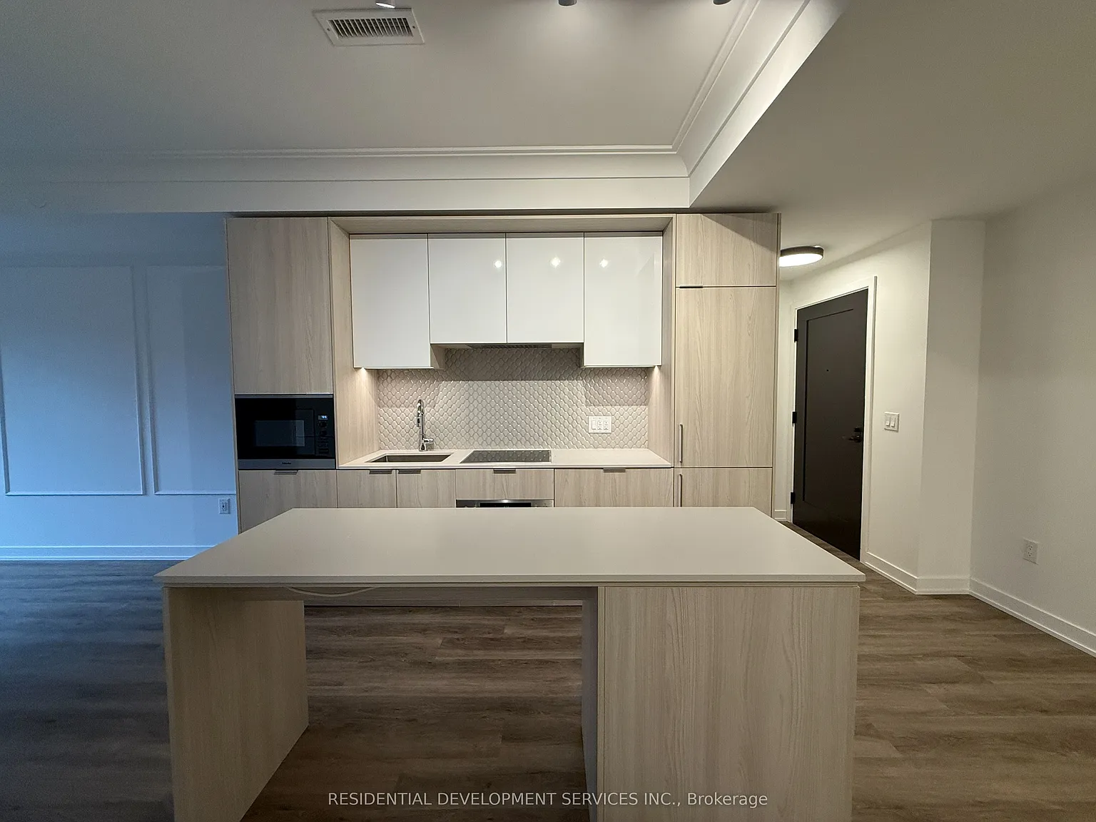 123 Portland Condos — Photo 2