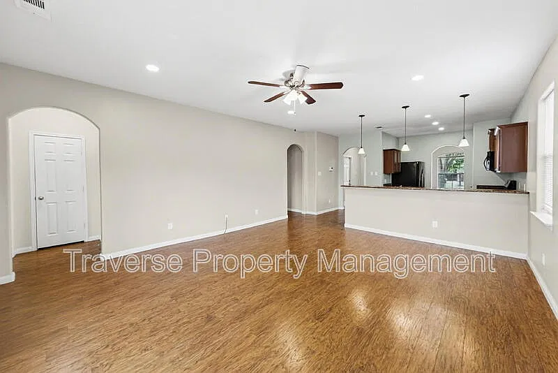 3 bed, 2.0 bath, 1579 sqft, $1,895 — Photo 4