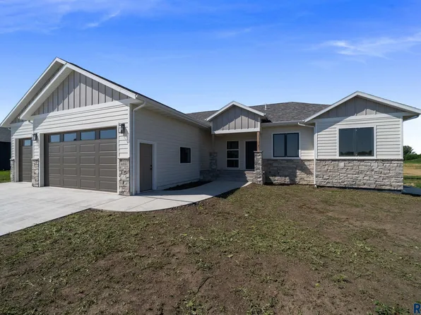 408 E 11th St, Crooks, SD 57020