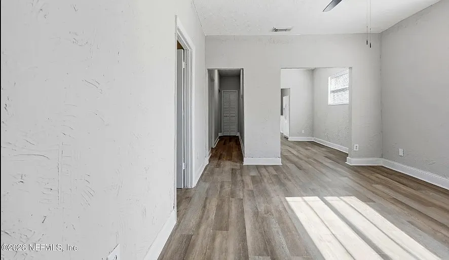3 bed, 1025 sqft, $1,325 — Photo 4