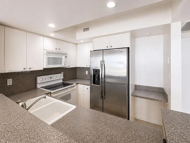 5600 Collins Ave #11L — Photo 11
