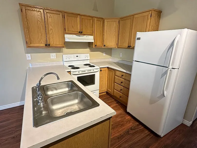 303 Hacienda Ct — Photo 7