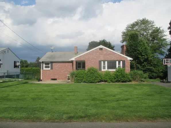 24 Quinn Dr, Holyoke, MA 01040