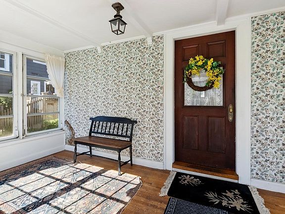 4th image of 17 Sturtevant St