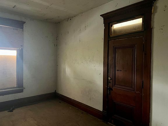 4th image of 748 E Mound St