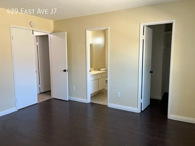 429 E Avenue J7 — Photo 9