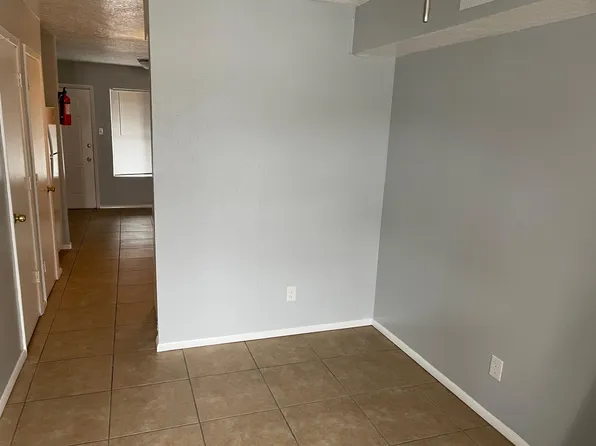 3900 11th St NW #1, Albuquerque, NM 87107