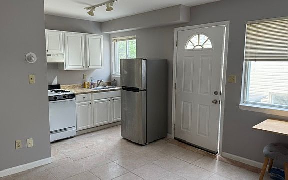 5th image of 115 Abingdon Ave #1F